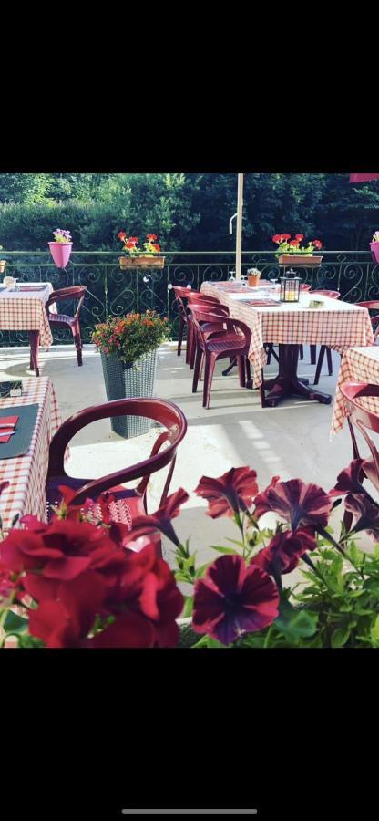 Hotel Restaurant La Renaissance Saint-Cirgues-en-Montagne Exteriér fotografie