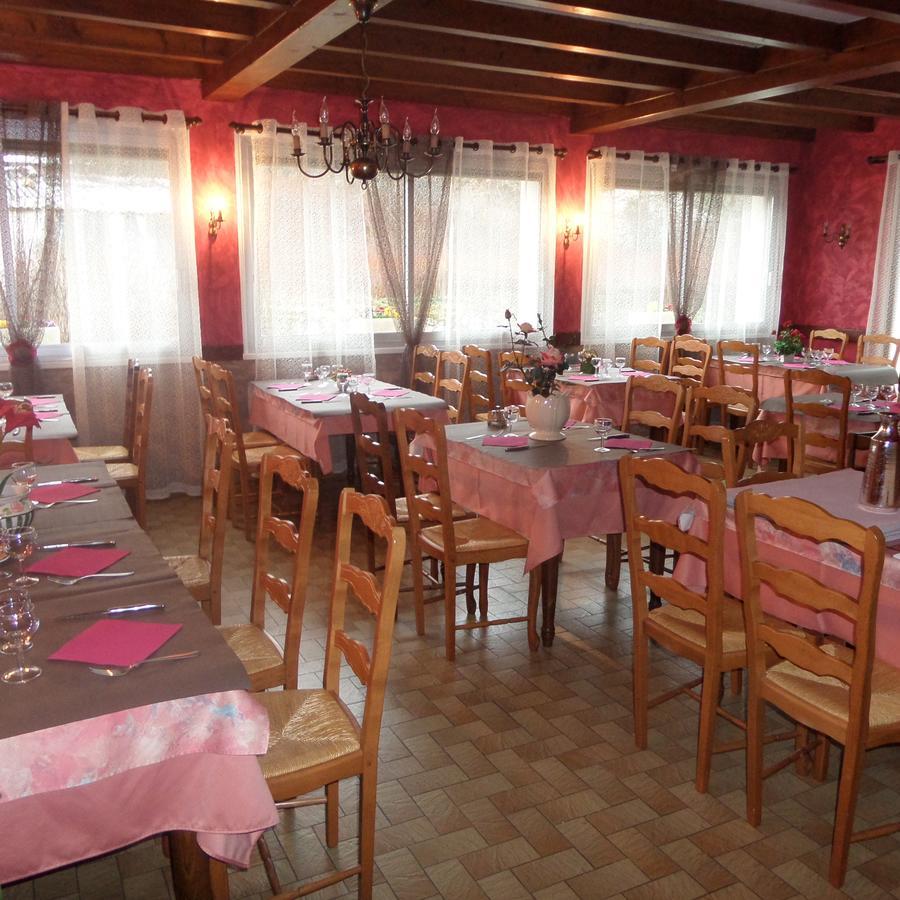Hotel Restaurant La Renaissance Saint-Cirgues-en-Montagne Exteriér fotografie