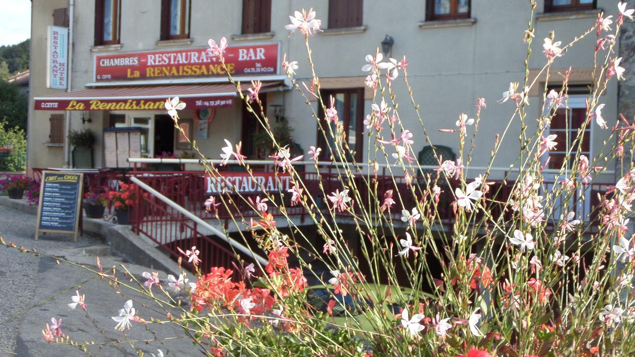 Hotel Restaurant La Renaissance Saint-Cirgues-en-Montagne Exteriér fotografie